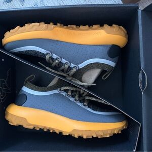 Trail Runner brand new blue / orange